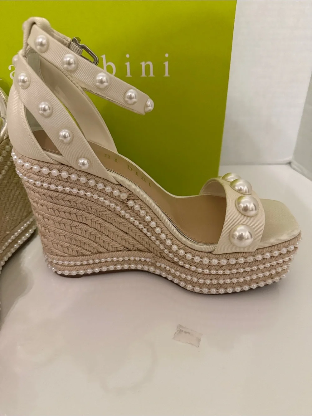 Gianni Bini 6.5 Sierah Eggshell Pearl-Embellished Wedge Sandals